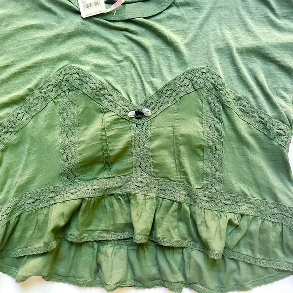 NEW Free People Fall In Love Lace Ruffle Tee Washed Army Green Womens Size M NWT - Picture 11 of 17